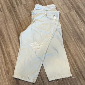 Old Navy Boyfriend Light Wash Distressed Jeans